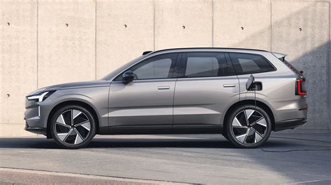 More Variants of the 2024 Volvo EX90 Electric Three-Row SUV To Come