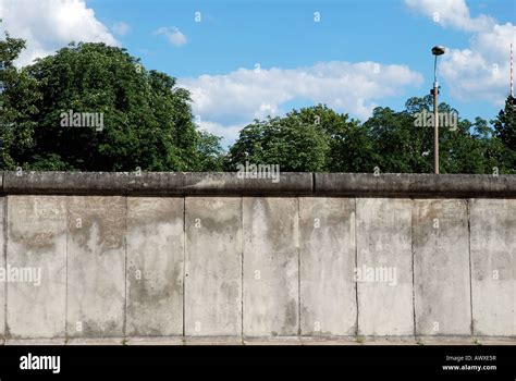 The Berlin wall in the Bernauerstraße, Berlin, Germany Stock Photo - Alamy