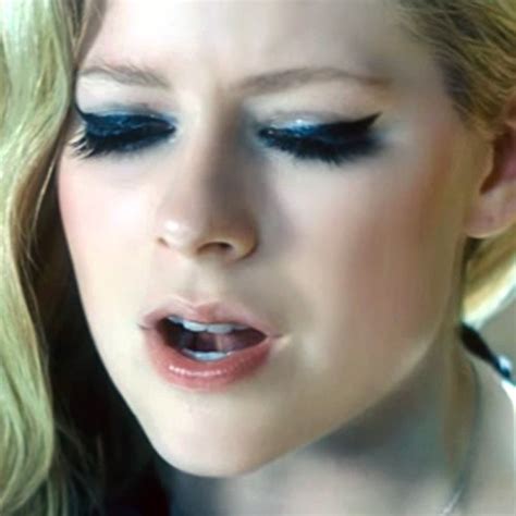 Avril Lavigne Eye Makeup What The - Mugeek Vidalondon