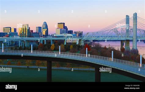 The Louisville, Kentucky skyline at sunrise Stock Photo - Alamy