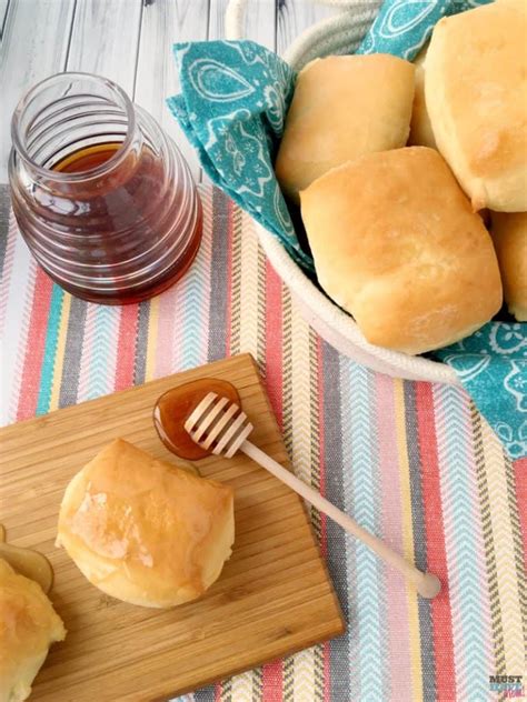 Copycat Texas Roadhouse Rolls In Bread Machine Recipe With Cinnamon ...