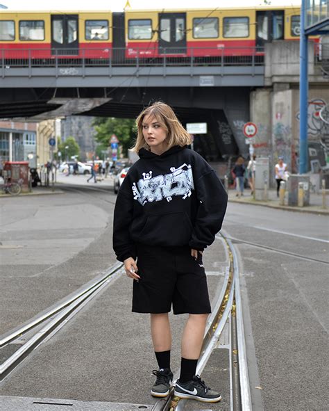 graffiti hoodie black | RHIZOMA