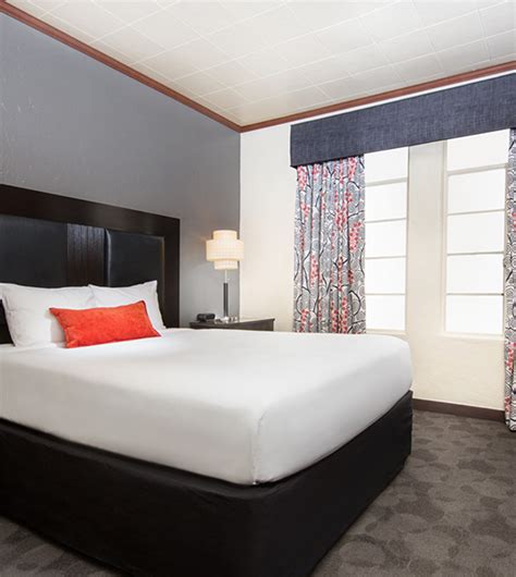 Downtown Las Vegas Hotel Rooms | Standard Guest Rooms | Golden Gate Hotel & Casino Las Vegas