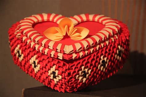 #19 Pudełko w kształcie serca - Origami modułowe | Origami, Modular origami, Origami art
