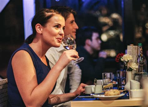 🛳️ London: River Thames Dinner Cruise No booking fee | London Night ...