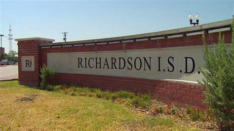 Richardson ISD cellphone policy: 5 schools will require pouch | wfaa.com