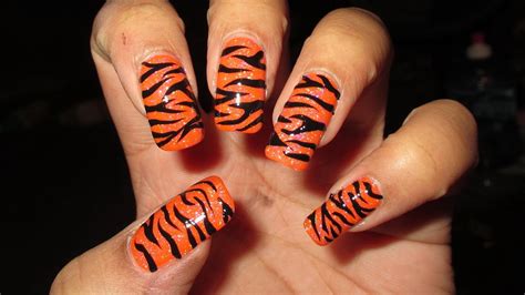 Freehand Tiger Stripes Nail Art Tutorial - YouTube