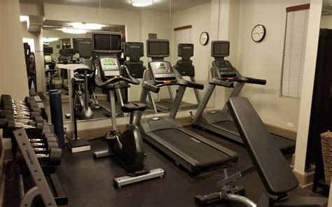 holiday-inn-express-chicago-magnificent-mile-fitness-center - Points ...