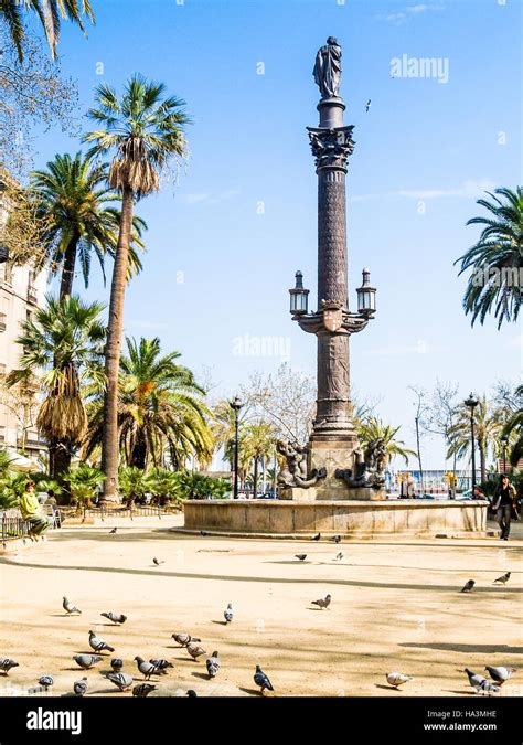 Barcelona Christopher Columbus Statue Stock Photo - Alamy