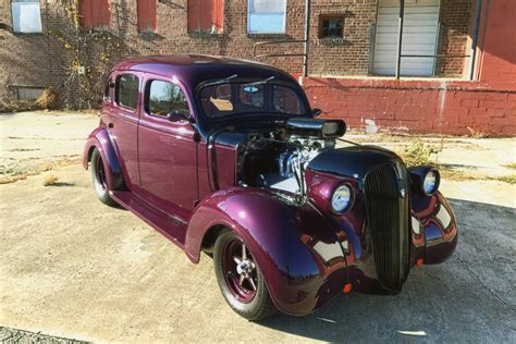 1937 PLYMOUTH CUSTOM SEDAN