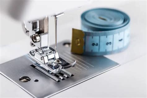 Free Arm Sewing Machines Explained (How And When You Should Use One)