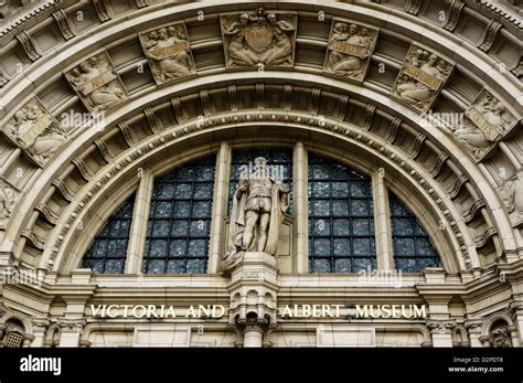 Victoria and albert museum hi-res stock photography and images - Alamy