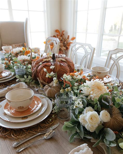 Pumpkin Themed Fall Tablescape | Halloween centerpiece, Halloween table centerpieces, Easy ...