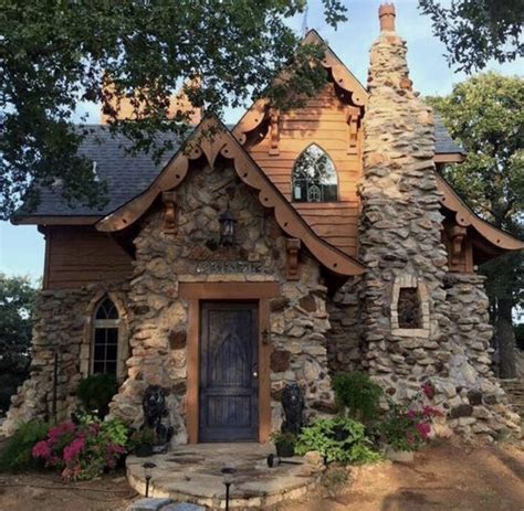 Cottagecore 🏞 | Small cottage homes, Cottage house exterior, Cottage homes