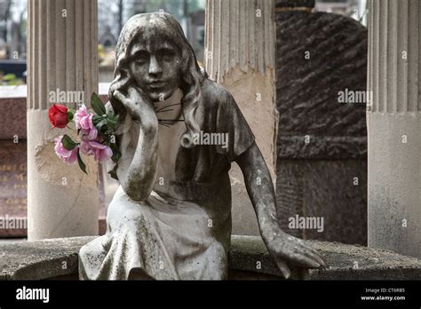 PARIS PERE LACHAISE CEMETERY FRANCE Stock Photo - Alamy