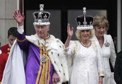 King Charles makes his first balcony appearance, Prince Harry absent