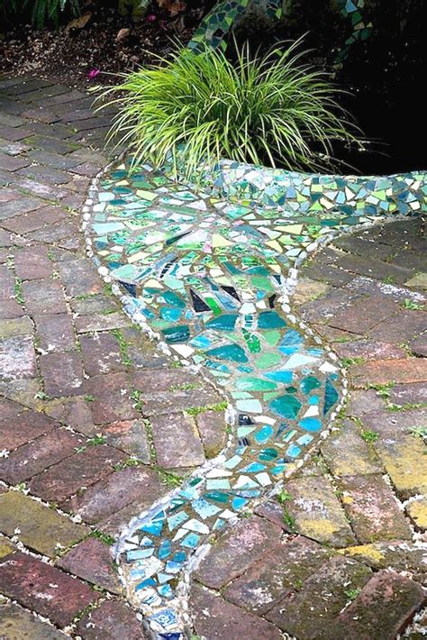 Best DIY Garden Mosaics Projects | Unique gardens, Mosaic garden ...