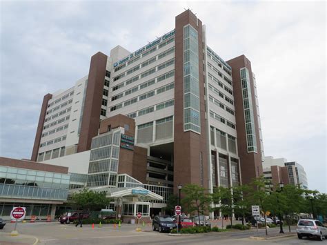 Aurora St. Luke’s named top Milwaukee-area hospital in latest U.S. News ...