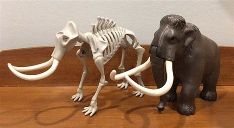 Mammoth Skeleton Tent with Cavemen (Playmobil) – Dinosaur Toy Blog ...