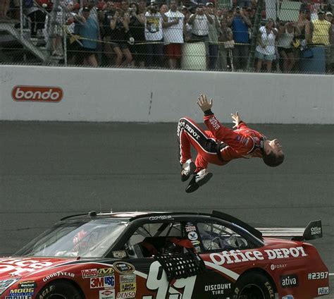 4 celebratory backflips, other Michigan memories as Carl Edwards leaves ...