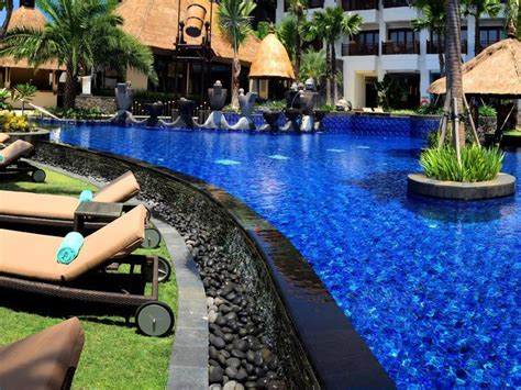 Holiday Inn Resort Bali – Pool Area with Mosaic | Bali Stone Wall Cladding