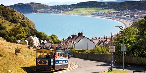 £25 – Llandudno seafront: afternoon tea & bubbly for 2 | Travelzoo