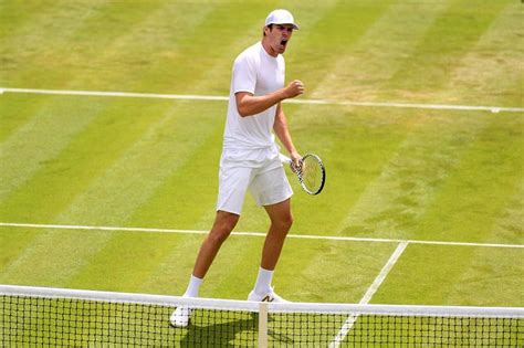 notre règne Huit tennis players Scénario Écuyer Construire