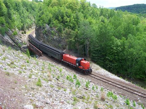 Approaching the Dam | Northbound Naugatuck Railroad train at… | Flickr