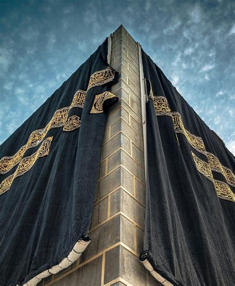 A Closeup of The Kaaba : r/Haramain