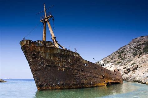 island shipwreck - Google Search | Abandoned ships, Shipwreck