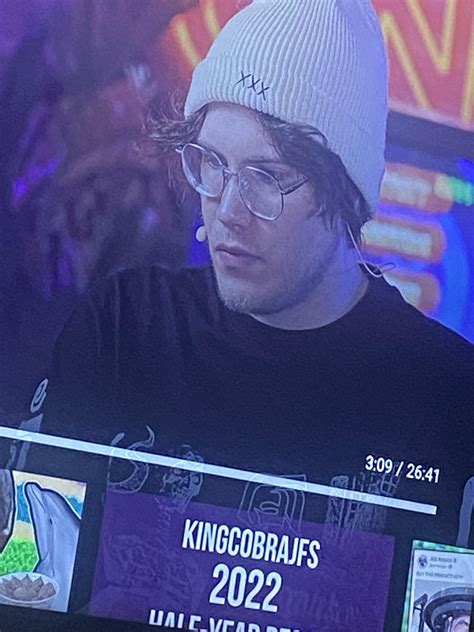 Is maxmoefoe wearing x merch? Or am I a dummy : r/XXXTENTACION