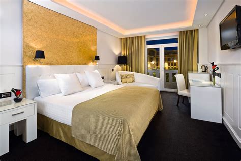 The Full-On Glamour Of Hotel Colón Gran Meliá In Seville