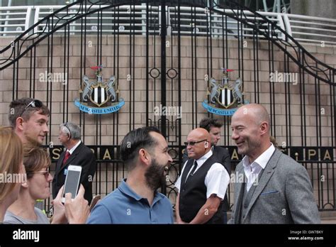 Alan shearer statue unveiling hi-res stock photography and images - Alamy