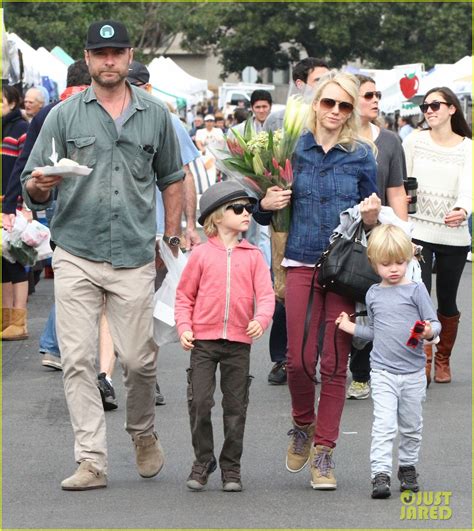 Naomi Watts & Liev Schreiber: Farmers Market with the Kids!: Photo ...