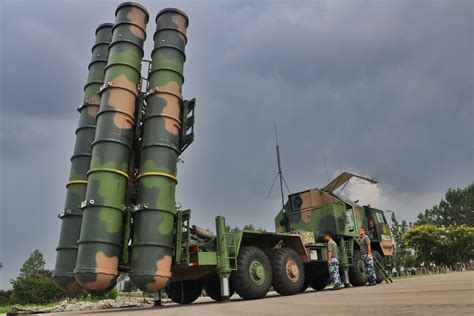 Soldiers erect HQ-9 anti-aircraft missiles system - China Military | Military videos, Lanzhou ...