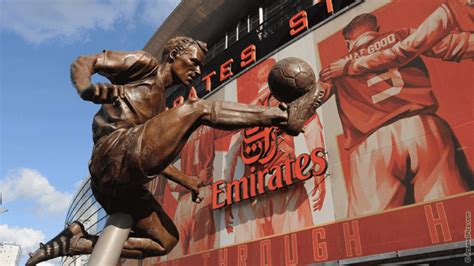 Club unveils statue of Dennis Bergkamp | News | Arsenal.com