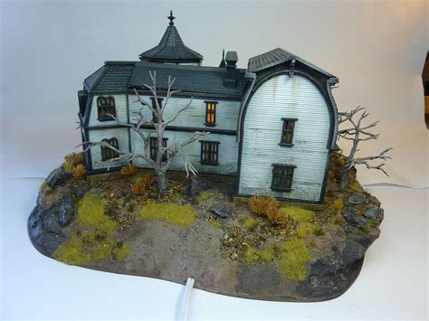 Haunted house diorama...a little late for Halloween | Scale Model Addict