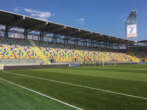 FOTO - Frosinone, l'attesa è finita: ecco il nuovo stadio "Stirpe"