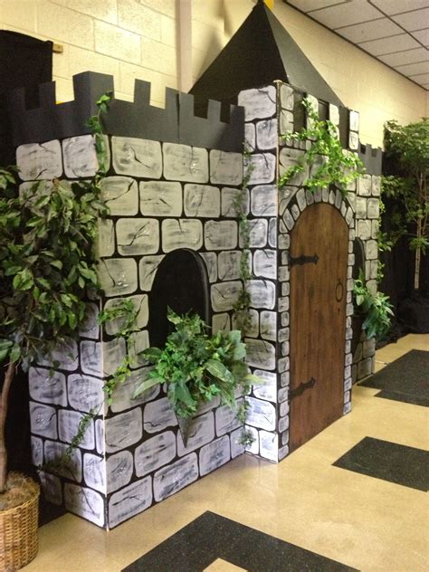 Castle for homecoming decor ...Bishop Verot Castles Topic, Castle Classroom, Kingdom Vbs ...