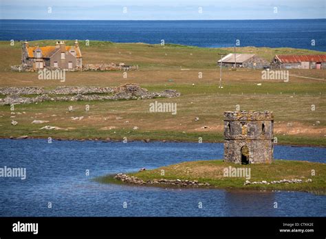 Isle of North Uist, Scotland. Scolpaig Tower on Loch Scolpaig in North Uist Stock Photo - Alamy