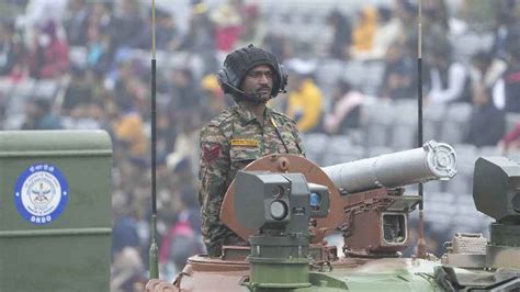 Republic Day | Indian field guns replace vintage 25-pounders for 21-gun ...