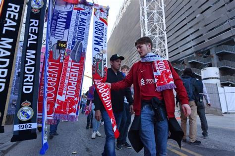 Journo makes out two-word chant Liverpool fans started singing