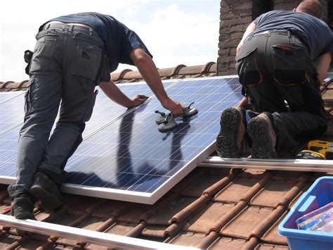 Home Budgeting: How to Manage the Cost of Installing Solar Panels