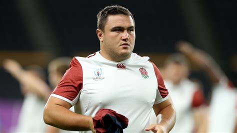 England forward vows to stay at Saracens