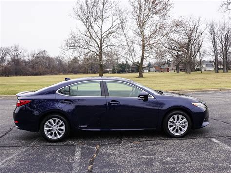 Review: 2015 Lexus ES 300h Hybrid