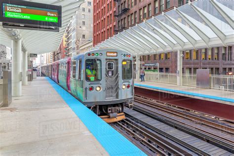 View of Loop train at station, Downtown Chicago, Illinois, United ...