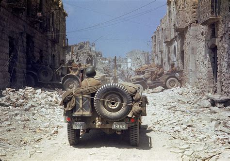 [Photo] United States Army troops of the 88th Infantry Division, 351st Infantry Regiment, 2nd ...