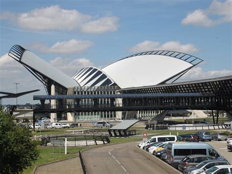 Aéroport Lyon Saint-Exupéry : un succès de la robotisation du parking