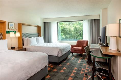 HOLIDAY INN NEWPORT NEWS - HAMPTON, AN IHG HOTEL $127 ($̶1̶4̶4̶ ...