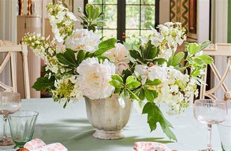 54 Easy Spring Flower Arrangements You Can Totally Pull Off